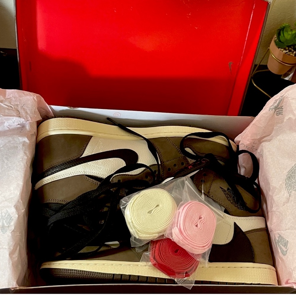 Travis Scott x Air Jordan 1 Retro High OG 'Mocha'